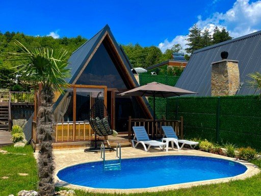 Mavera Bungalov Oval Havuzlu ve Jakuzili Mavera Bungalov Oval Havuzlu ve Jakuzili