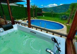 Mavera Bungalov Oval Havuzlu ve Jakuzili Mavera Bungalov Oval Havuzlu ve Jakuzili