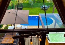 Mavera Bungalov Oval Havuzlu ve Jakuzili Mavera Bungalov Oval Havuzlu ve Jakuzili