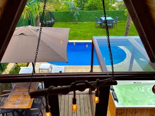 Mavera Bungalov Oval Havuzlu ve Jakuzili Mavera Bungalov Oval Havuzlu ve Jakuzili