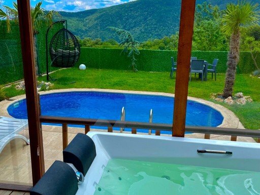 Mavera Bungalov Oval Havuzlu ve Jakuzili Mavera Bungalov Oval Havuzlu ve Jakuzili