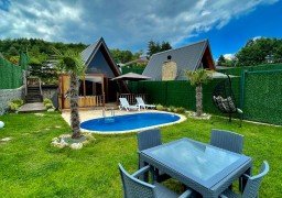 Mavera Bungalov Oval Havuzlu ve Jakuzili Mavera Bungalov Oval Havuzlu ve Jakuzili