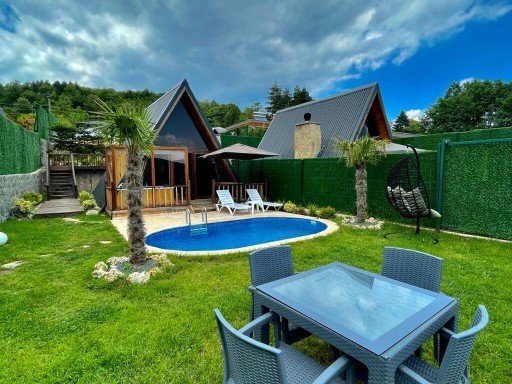 Mavera Bungalov Oval Havuzlu ve Jakuzili Mavera Bungalov Oval Havuzlu ve Jakuzili