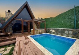 Mavera Bungalov Kare Havuzlu ve Jakuzili Mavera Bungalov Kare Havuzlu ve Jakuzili