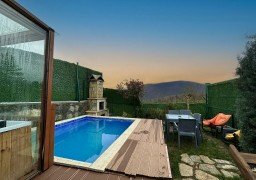 Mavera Bungalov Kare Havuzlu ve Jakuzili Mavera Bungalov Kare Havuzlu ve Jakuzili