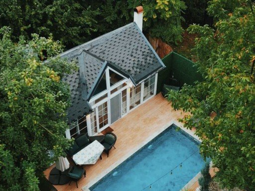 White Deluxe White Deluxe