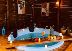 White Deluxe White Deluxe