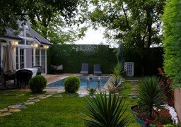 White Deluxe White Deluxe