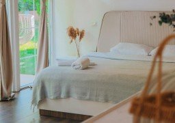 White Deluxe White Deluxe