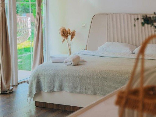 White Deluxe White Deluxe